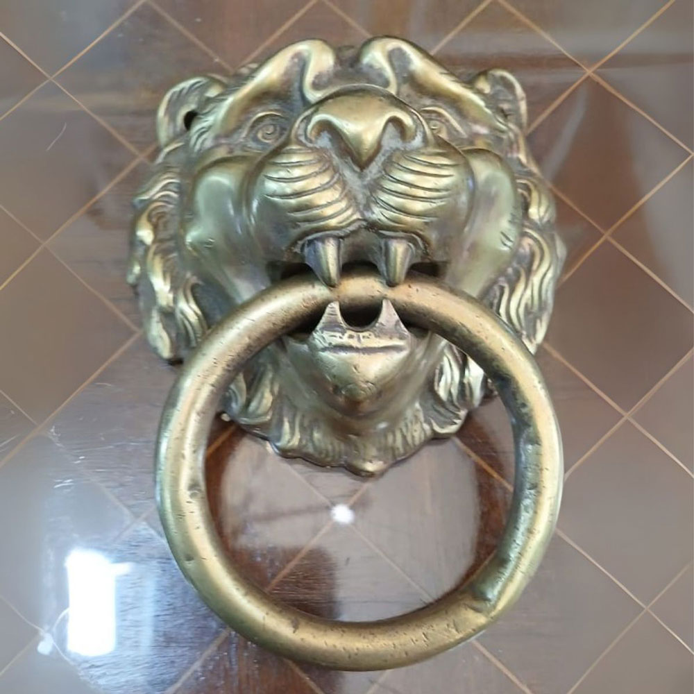 Aldaba de puerta de Latón