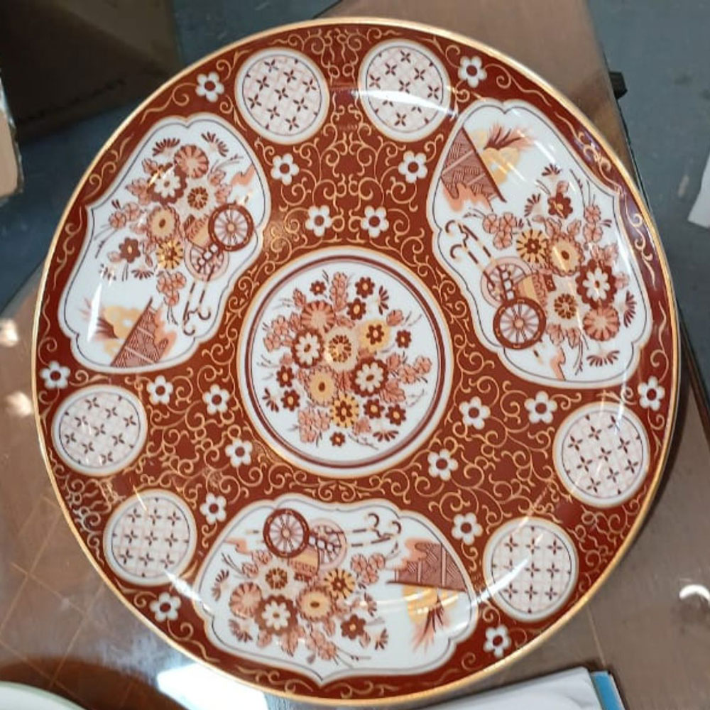 Plato decorado de porcelana Tsuji